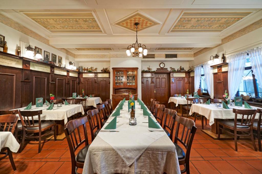Brauereigasthof Zum Loewenbraeu Adelsdorf Εξωτερικό φωτογραφία